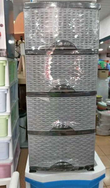 Tour de rangement en plastique