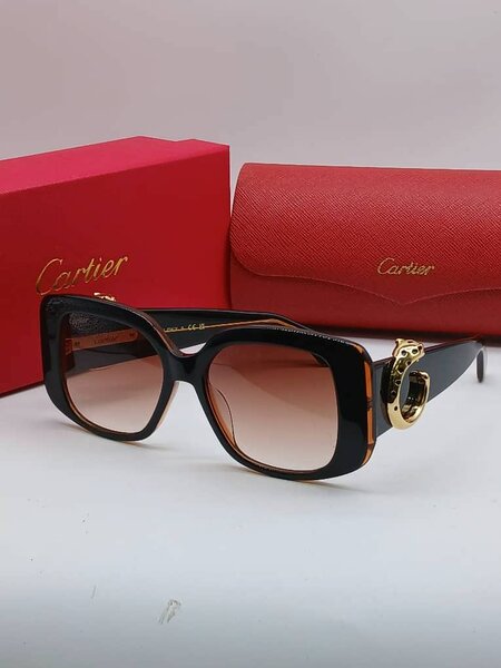Lens frame
