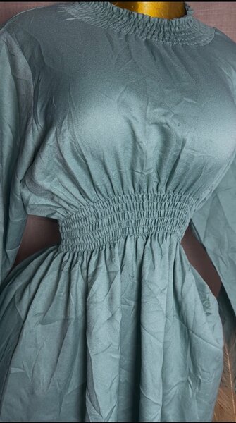 Robe verte fluide
