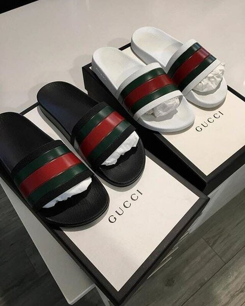 Claquettes élégantes rayées
