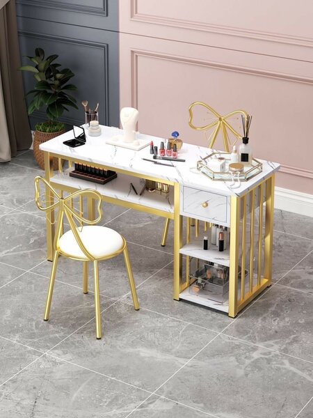 Table d'onglerie élégante
