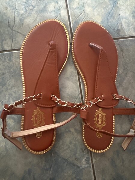 Sandales en cuir tendance