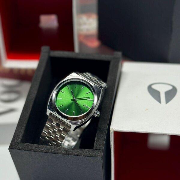 NIXON CLASSIC WATCH