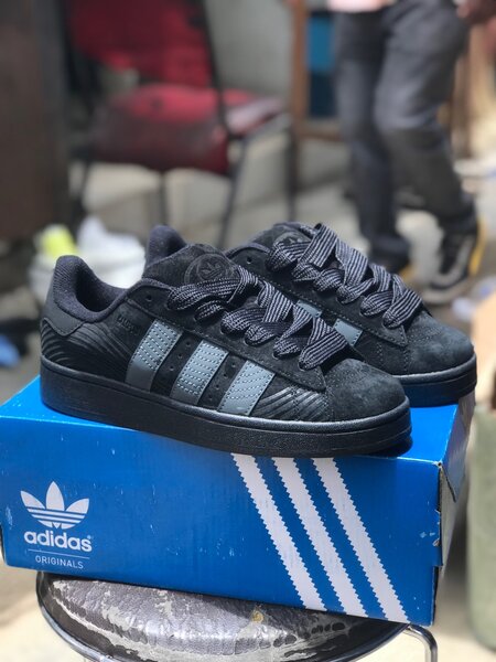 Adidas campus