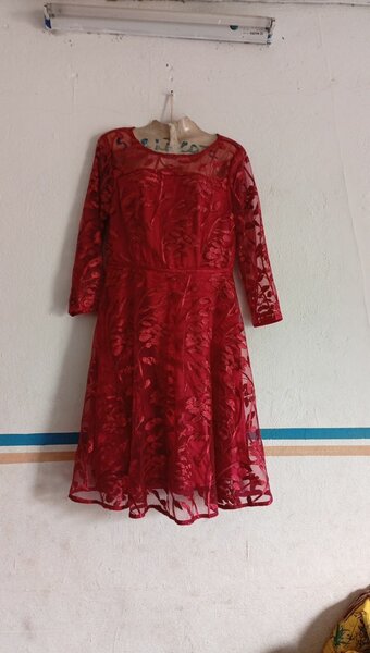 Robe Rouge Évasée Élégante