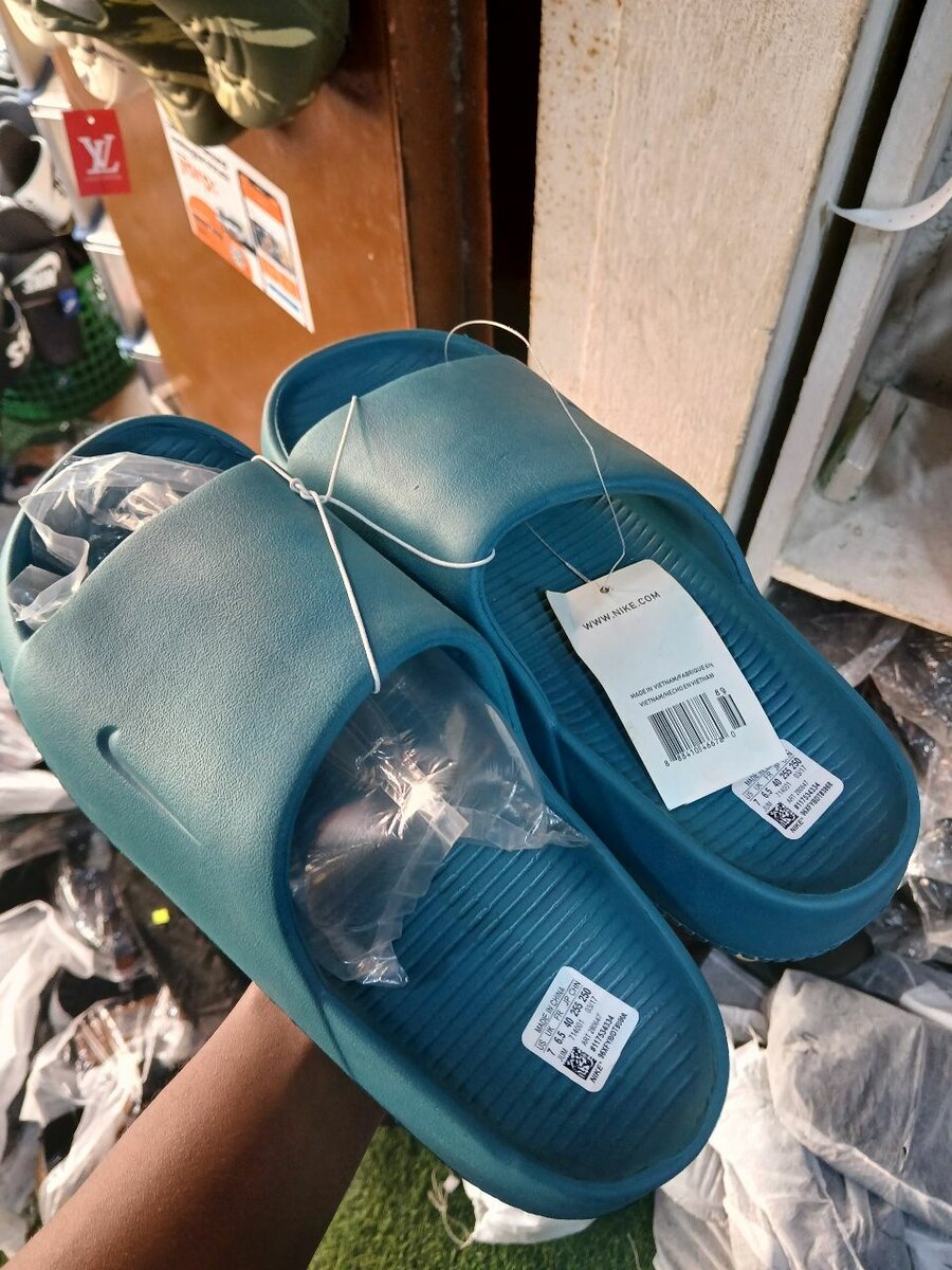 Nike Calm Slides