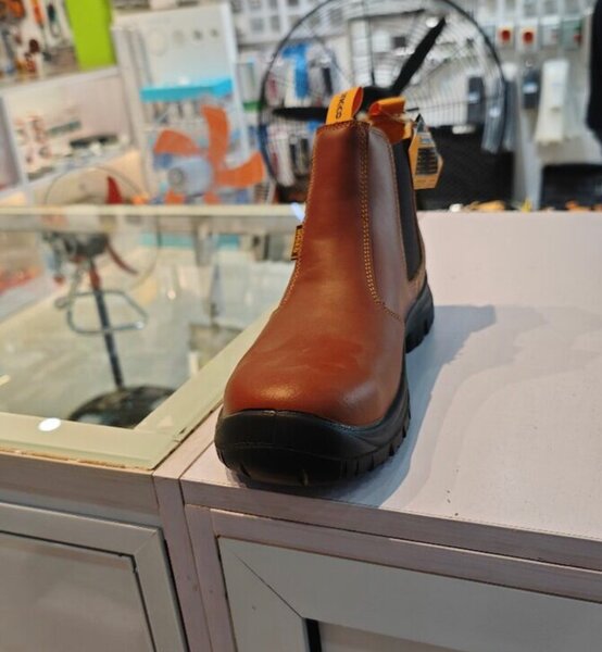 Safety boots