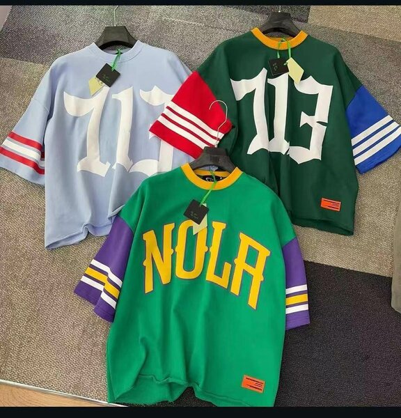 T-shirts colorés imprimés
