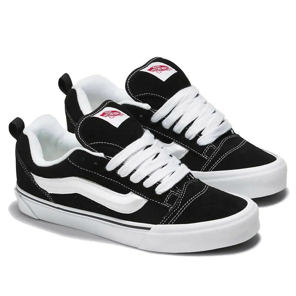 Chaussures de skate noires élégantes