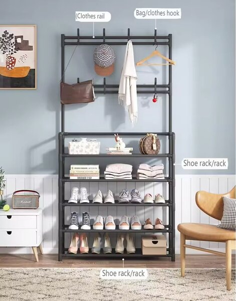 Portant chaussures et vêtements