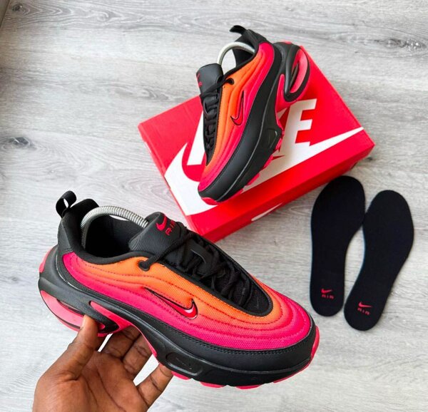 NIKE CLASSIC