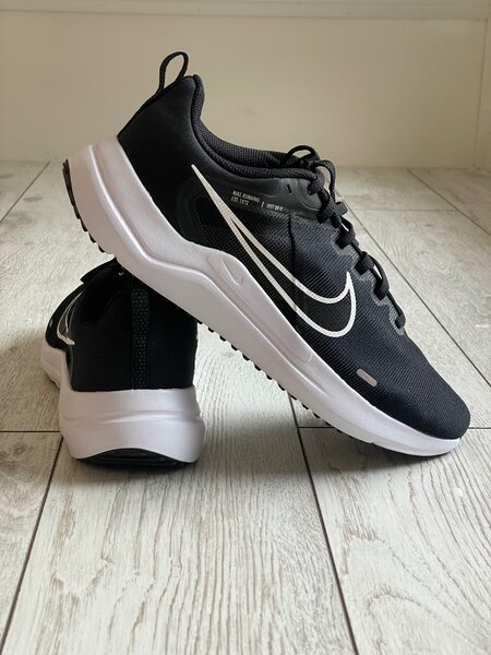 NIKE DOWNSHIFTER