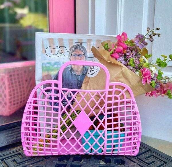 Panier en plastique coloré