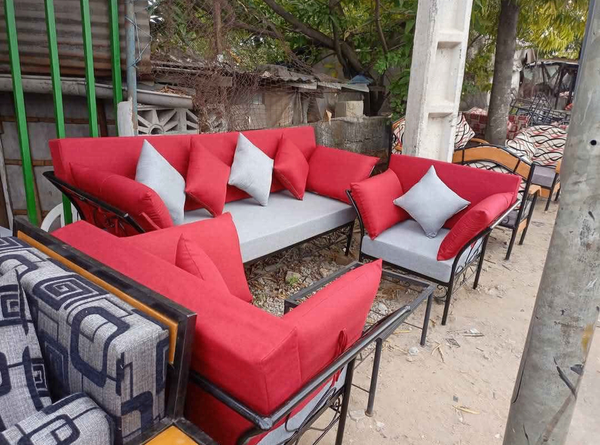Salon de jardin moderne en acier