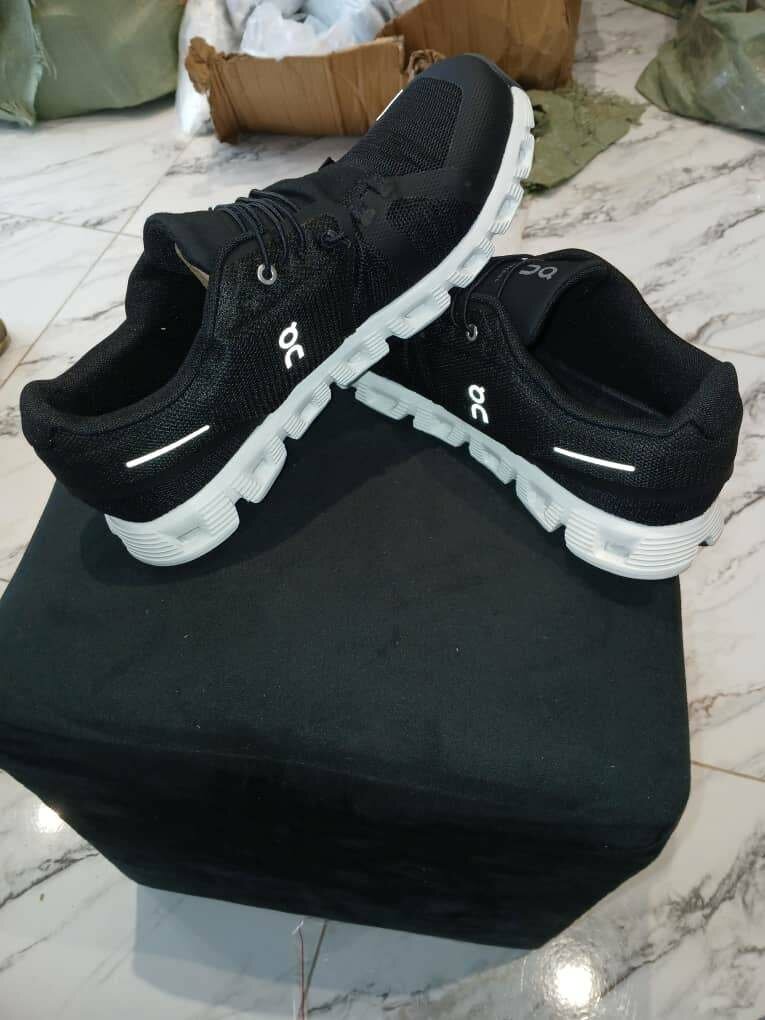One cloud sneakers
