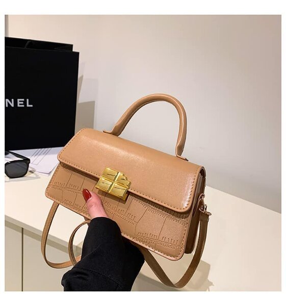 Stylish and fashionable women's bag brown