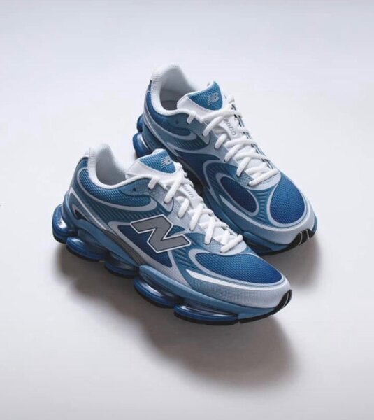New Balance 2000