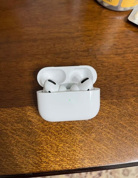 AirPods Pro 1-Generation.