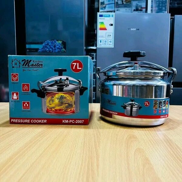 PRESSURE COOKER