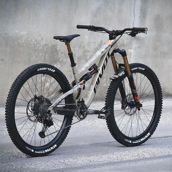 Vélo tout-terrain robuste