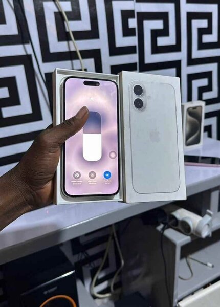 iPhone 16 simple