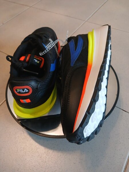 Chaussures de sport Fila colorées