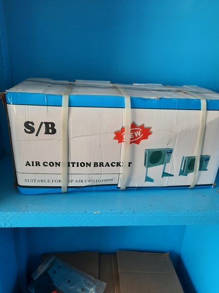 Air conditioner bracket