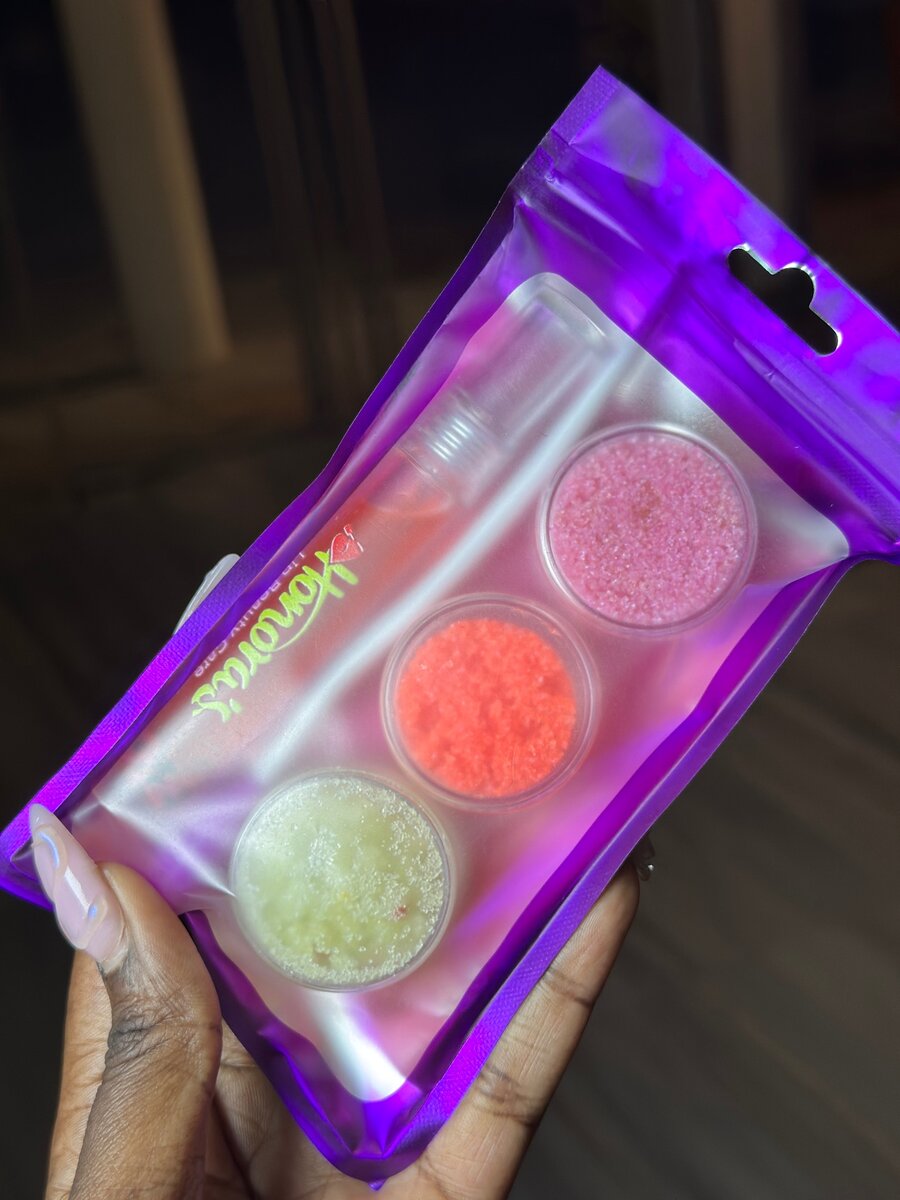 Lip brush