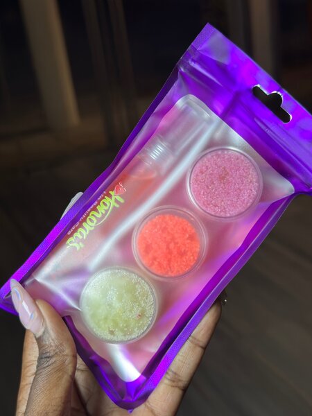 Lip brush