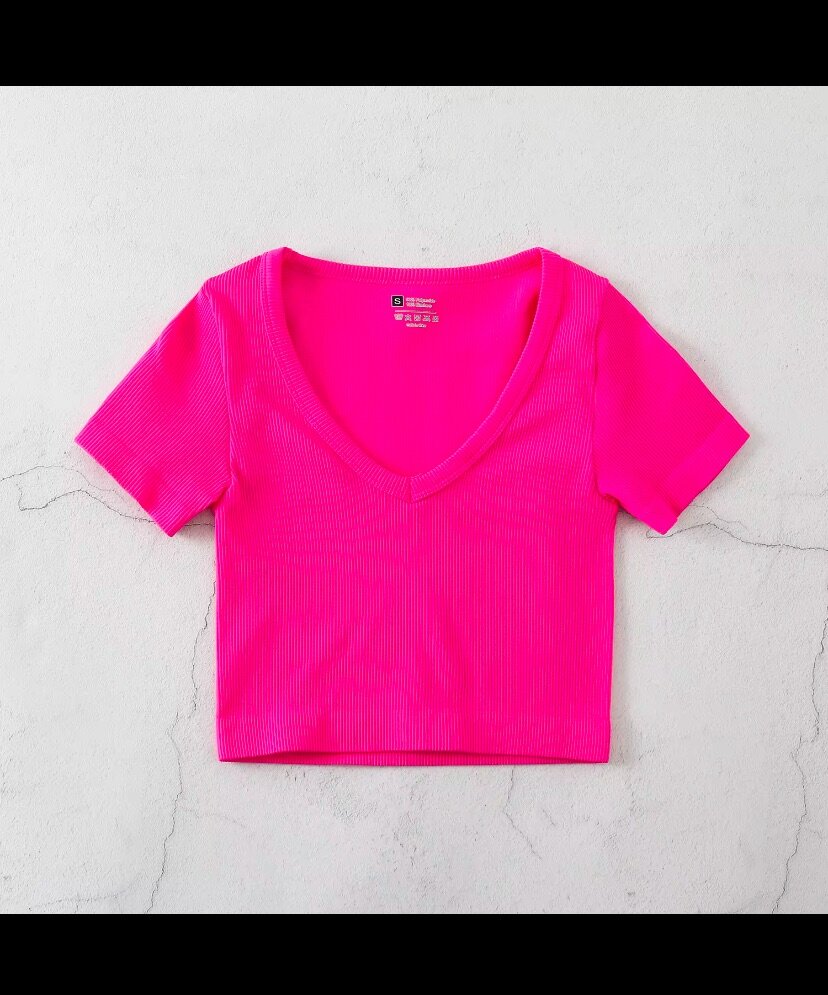 T-shirt court encolure V femme
