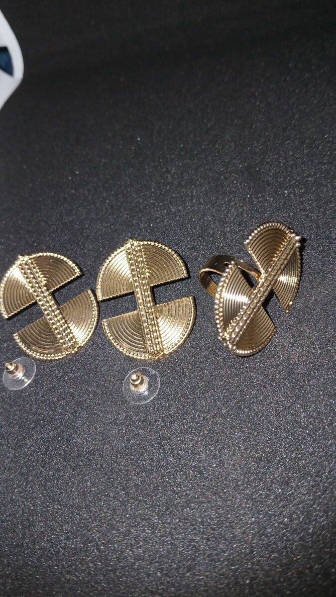 Boucles et bague géométriques