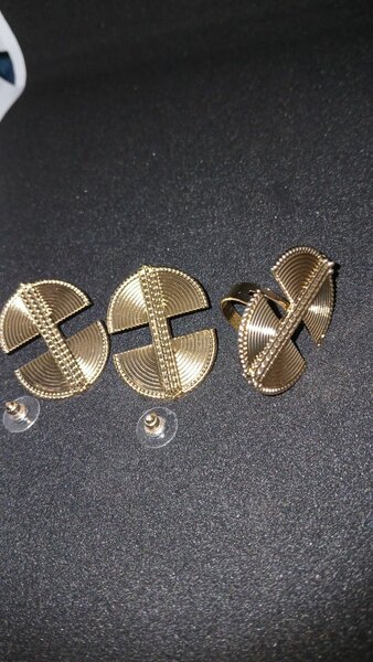 Boucles et bague géométriques