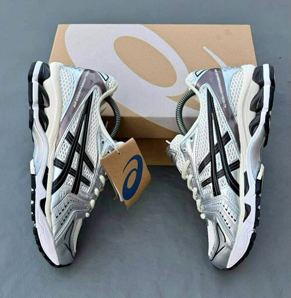 Chaussures de course légères ASICS