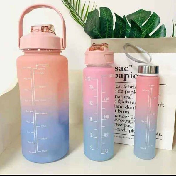 Bouteille d'eau graduée colorée