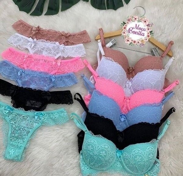 Des slips en coton , en dentel