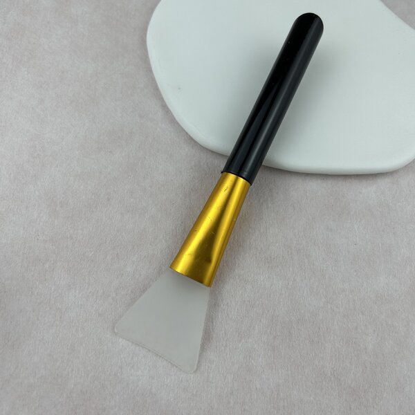 Silicon mud mask applicator