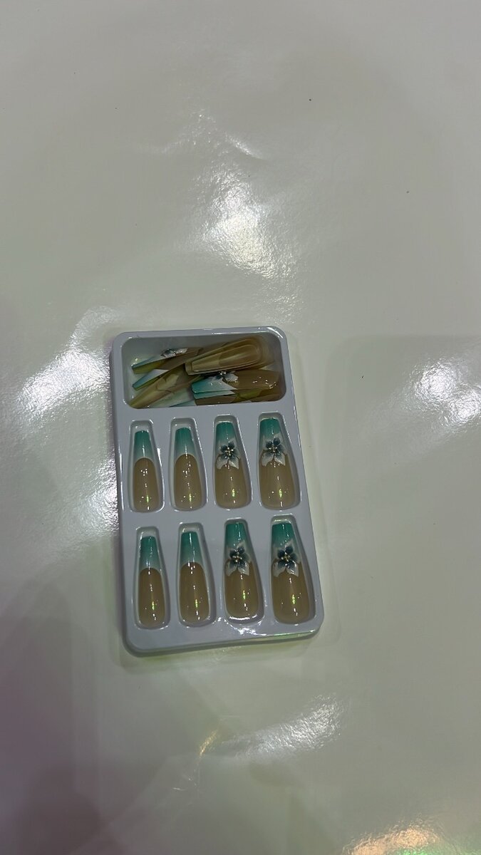 PRESS ON NAILS