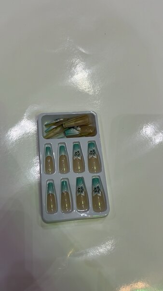 PRESS ON NAILS