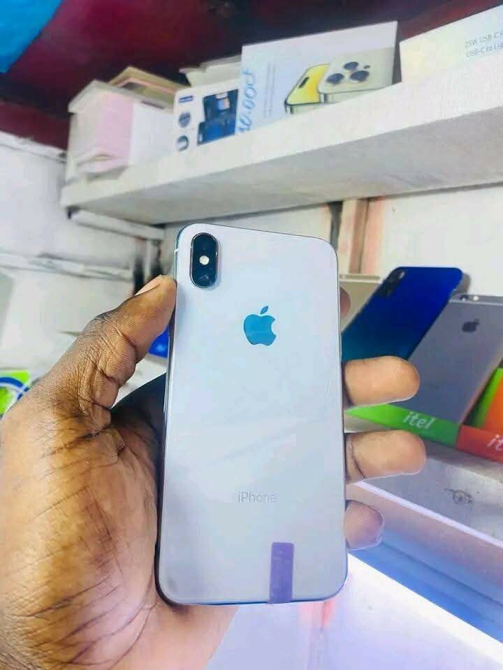 iPhone X 64GB Argent Débloqué