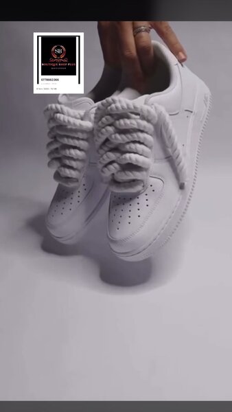 Basket Nike air force authentique avec sa boîte