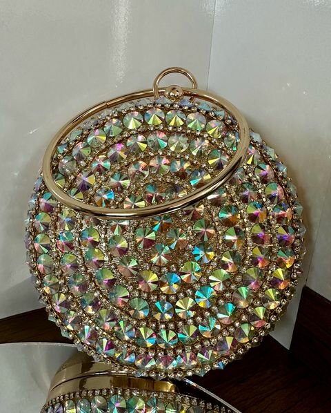 clutch with stones