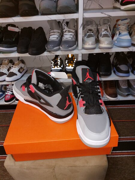 Nike air jordan 4 retro