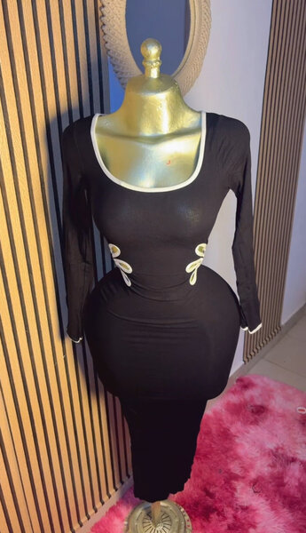 Robe noire moulante élégante