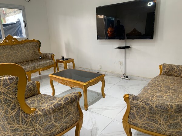 Salon classique en bois doré