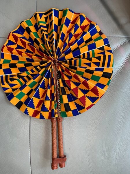 Éventail pliant africain