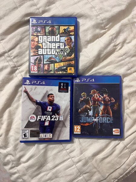 ps4 PRO 1 Tera + 3jeux offerts + 1manette