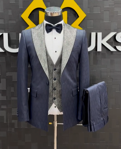 SUIT & TIE
