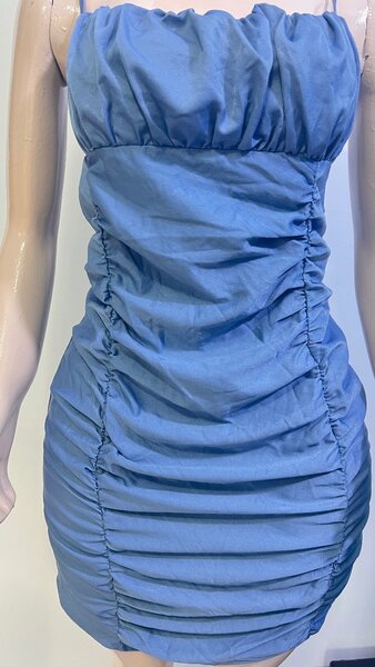Robe bleue satinée