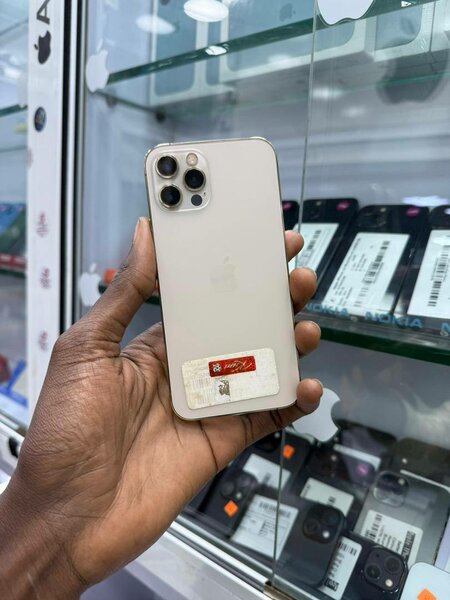Iphone 12pro casi neuf importé
