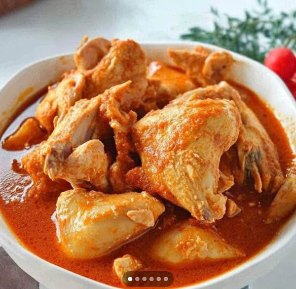 Poulet épicé en sauce